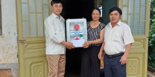 tặng tủ thuốc y tế cho thành viên 1 tang tu thuoc y te cho thanh vien 1